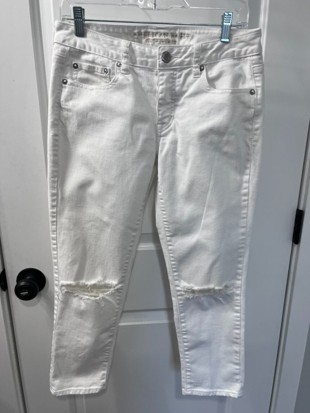 American Eagle White Distressed Boy Crop Stretch Jeans Size 6 Cropped Ankle